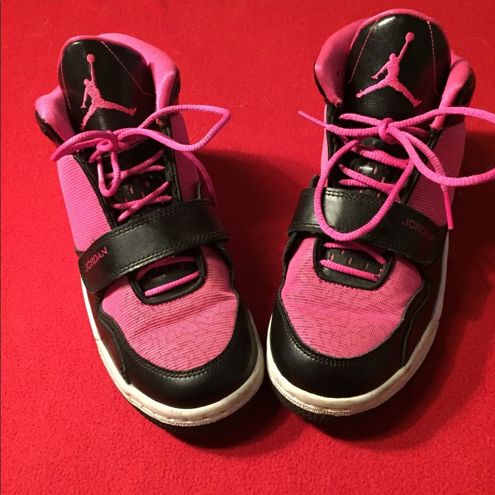 Women’s Jordan shoes sneakers hot pink size 8.5